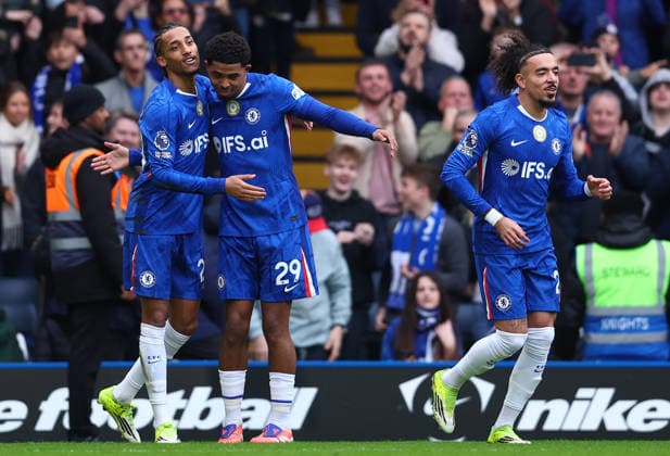 London, England, 21st February 2026. Joao Pedro (L) of Chelsea celebrates after scoring to make it 1-0 during the Chelsea vs Burnley Premier League match at Stamford Bridge, London. Picture credit should read: Paul Terry Sportimage EDITORIAL USE ONLY. No use with unauthorised audio, video, data, fixture lists, club league logos or live services. Online in-match use limited to 120 images, no video emulation. No use in betting, games or single club league player publications. SPI_013_PT_Chelsea_Burnley SPI-4541-0013