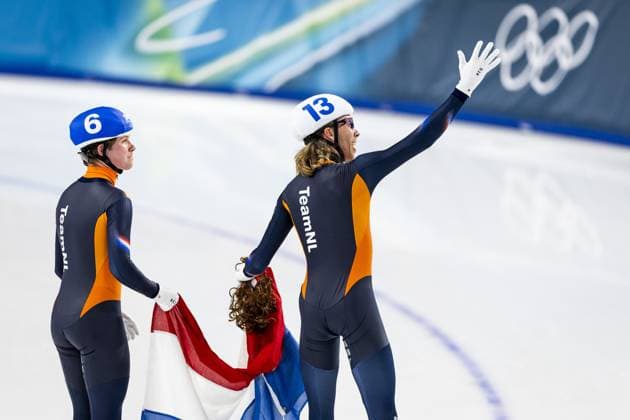 MILAN (l-r) Stijn van de Bunt and Jorrit Bergsma in the mass start event at the Milan Ice Park during the Winter Olympics in Milan and Cortina d Ampezzo. ROBIN VAN LONKHUIJSEN ANP xVIxANPxSportx xxANPxIVx 551371271 originalFilename: 551371271.jpg