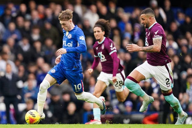 Chelsea v Burnley, Premier League Cole Palmer of Chelsea under pressure from Kyle Walker of Burnley during the Chelsea v Burnley Premier League match at Stamford Bridge, London, England on 21 February 2026 Credit: Dylan Hepworth Every Second Media Editorial use only. All images are copyright Every Second Media Limited. No images may be reproduced without prior permission. All rights reserved. Premier League and Football League images are subject to licensing agreements with Football DataCo Limited. see https: www.football-dataco.com Copyright: xIMAGO EveryxSecondxMediax ESM-1812-0038 DylanxHepworthx xEveryxSecondxMediax