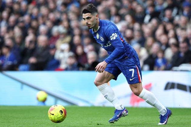 21st February 2026; Stamford Bridge, Chelsea, London, England: Premier League Football, Chelsea versus Burnley; Pedro Neto of Chelsea on the ball  IanxStephen Content restricted for UK based newspaper