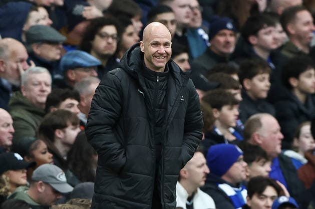 21st February 2026; Stamford Bridge, Chelsea, London, England: Premier League Football, Chelsea versus Burnley; fourth official Anthony Taylor  IanxStephen Content restricted for UK based newspaper