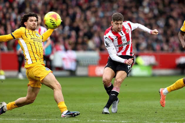 Brentford FC v Brighton & HA 21 February 2026 Brentford - Premier League football - Brentford FC v Brighton & Hove Albion - Vitaly Janelt of Brentford shoots - (Photo by Mark Leech). Brentford London UK Copyright: xMarkxLeechxOffside