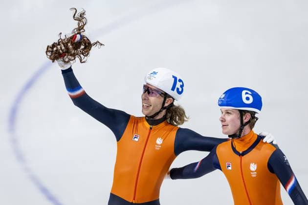 MILAN (l-r) Jorrit Bergsma and Stijn van de Bunt in the mass start event at the Milan Ice Park during the Winter Olympics in Milan and Cortina d Ampezzo. ROBIN VAN LONKHUIJSEN ANP xVIxANPxSportx xxANPxIVx 551372125 originalFilename: 551372125.jpg