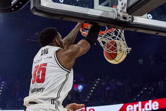 Deutsche Basketball BBL Pokal, FC Bayern München Basketball vs BMA365 Bamberg BASKETS, München FC Bayern Basketball, Bamberg Baskets MBA365, 2026-02-21 in München (SAP Garden) ONU Ejiofor (BMA365 Bamberg BASKETS Center (C) Nr35-BAM35) sportworld München SAP Garden Bayern Deutschland