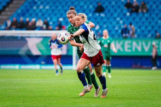 Google Pixel Frauen-Bundesliga: Hamburger SV vs. SV Werder Bremen, 21.02.2026 Sophie Hillebrand (Hamburger SV, 22) gegen Michelle Ulbrich (SV Werder Bremen, 5); Fußball, Google Pixel Frauen-Bundesliga, 19. Spieltag: Hamburger SV vs. SV Werder Bremen am 21.02.2026 im Volksparkstadion, Hamburg DFB REGULATIONS PROHIBIT ANY USE OF PHOTOGRAPHS AS IMAGE SEQUENCES AND OR QUASI-VIDEO. Copyright: xBEAUTIFULxSPORTS Tonhäuserx