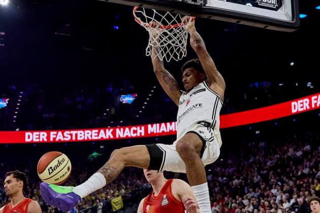 Deutsche Basketball BBL Pokal, FC Bayern München Basketball vs BMA365 Bamberg BASKETS, München FC Bayern Basketball, Bamberg Baskets MBA365, 2026-02-21 in München (SAP Garden) DEMONIA Demarcus (BMA365 Bamberg BASKETS Power Forward (PF) Nr8-BAM8) sportworld München SAP Garden Bayern Deutschland