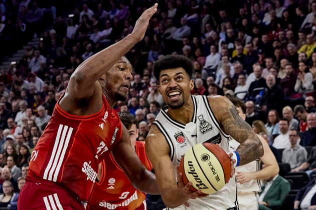 Deutsche Basketball BBL Pokal, FC Bayern München Basketball vs BMA365 Bamberg BASKETS, München FC Bayern Basketball, Bamberg Baskets MBA365, 2026-02-21 in München (SAP Garden) WATSON Ibi (BMA365 Bamberg BASKETS Small Forward (SF) Nr2-BAM2), MCCORMACK David (FC Bayern Basketball Center (C) Nr33-FCBB33) sportworld München SAP Garden Bayern Deutschland