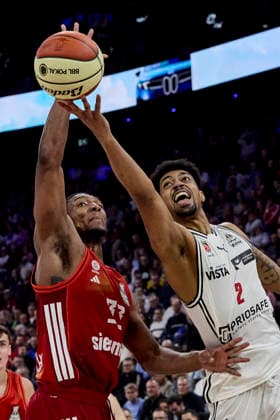 Deutsche Basketball BBL Pokal, FC Bayern München Basketball vs BMA365 Bamberg BASKETS, München FC Bayern Basketball, Bamberg Baskets MBA365, 2026-02-21 in München (SAP Garden) WATSON Ibi (BMA365 Bamberg BASKETS Small Forward (SF) Nr2-BAM2), MCCORMACK David (FC Bayern Basketball Center (C) Nr33-FCBB33) sportworld München SAP Garden Bayern Deutschland