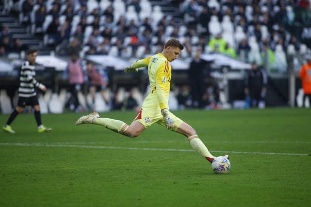 Jean Butez of Como 1907 during the Italian Serie A, 2025 2026 season, football match between Juventus FC and Como 1907 on 21 February 2026 at Allianz Stadium, Turin, Italy. Photo Nderim Kaceli  Copyright: xNderimxKaceli IPAxSportx xipa-agency.netx xx IPA_71823160 IPA_Agency_IPA71823160