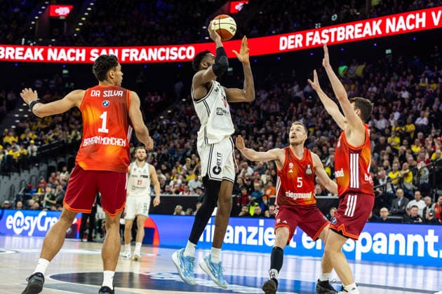 GER, BMW Top Four, Basketball BBL Pokal, Halbfinale, FC Bayern München Basketball - BMA365 Bamberg Baskets. 21.02.2026, SAP Garden, München, GER, BMW Top Four, Basketball BBL Pokal, Halbfinale, FC Bayern München Basketball - BMA365 Bamberg Baskets. Ejiofor Onu (BMA365 Bamberg Baskets, 35) Foto Alexander Trienitz München SAP Garden Bayern Deutschland