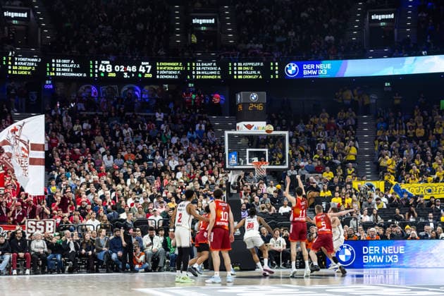 GER, BMW Top Four, Basketball BBL Pokal, Halbfinale, FC Bayern München Basketball - BMA365 Bamberg Baskets. 21.02.2026, SAP Garden, München, GER, BMW Top Four, Basketball BBL Pokal, Halbfinale, FC Bayern München Basketball - BMA365 Bamberg Baskets. Vladimir LuÄić Vladimir Lucic (FC Bayern München Basketball 11) bei einem Freiwurf Foto Alexander Trienitz München SAP Garden Bayern Deutschland