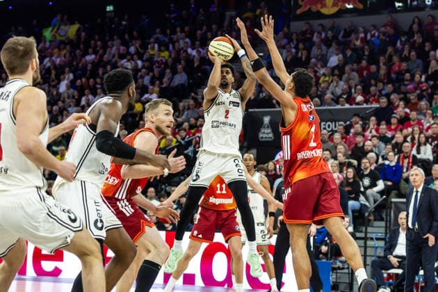 GER, BMW Top Four, Basketball BBL Pokal, Halbfinale, FC Bayern München Basketball - BMA365 Bamberg Baskets. 21.02.2026, SAP Garden, München, GER, BMW Top Four, Basketball BBL Pokal, Halbfinale, FC Bayern München Basketball - BMA365 Bamberg Baskets. Ibi Watson (BMA365 Bamberg Baskets, 2) Foto Alexander Trienitz München SAP Garden Bayern Deutschland