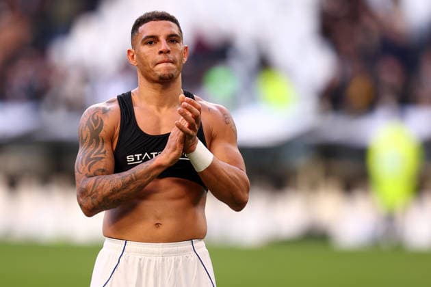 Juventus Fc - Como 1907 Diego Carlos of Como 1907 celebrates at the end of the Serie A match beetween Juventus Fc and Como 1907 at Allianz Stadium on February 21, 2026 in Turin, Italy . Torino Allianz Stadium Italy Copyright: xMarcoxCanonierox