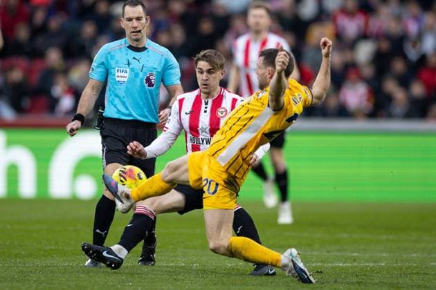James Milner of Brighton & Hove Albion and Yehor Yarmolyuk of Brentford Brentford v Brighton and Hove Albion, Premier League, Football, Gtech Community Stadium, London, UK - 21 Feb 2026London Gtech Community Stadium United Kingdom EDITORIAL USE ONLY No use with unauthorised audio, video, data, fixture lists, club league logos or live services. Online in-match use limited to 120 images, no video emulation. No use in betting, games or single club league player publications. Copyright: xIanxTuttle Shutterstockx 16681480bs
