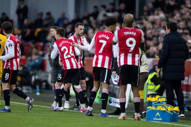 Jordan Henderson of Brentford is substituted for for Mikkel Damsgaard of Brentford Brentford v Brighton and Hove Albion, Premier League, Football, Gtech Community Stadium, London, UK - 21 Feb 2026London Gtech Community Stadium United Kingdom EDITORIAL USE ONLY No use with unauthorised audio, video, data, fixture lists, club league logos or live services. Online in-match use limited to 120 images, no video emulation. No use in betting, games or single club league player publications. Copyright: xIanxTuttle Shutterstockx 16681480bn