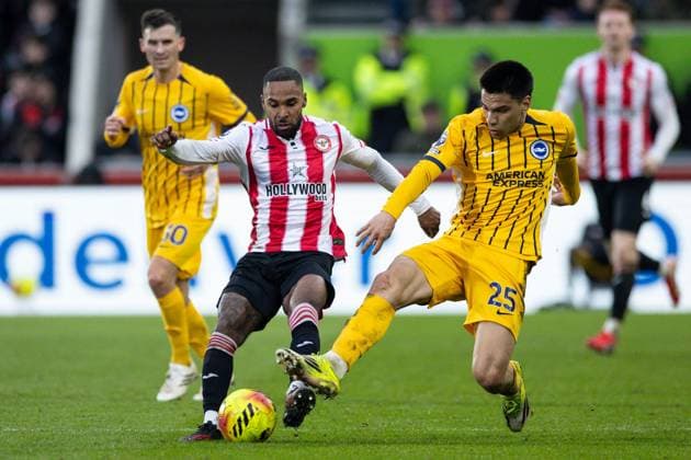 Diego Gomez of Brighton & Hove Albion and Rico Henry of Brentford Brentford v Brighton and Hove Albion, Premier League, Football, Gtech Community Stadium, London, UK - 21 Feb 2026London Gtech Community Stadium United Kingdom EDITORIAL USE ONLY No use with unauthorised audio, video, data, fixture lists, club league logos or live services. Online in-match use limited to 120 images, no video emulation. No use in betting, games or single club league player publications. Copyright: xIanxTuttle Shutterstockx 16681480bo