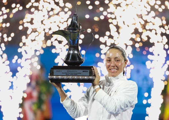 Jessica Pegula mit dem Pokal, Trophäe, Siegerehrung, Presentation Dubai Duty Free Tennis Championships, Dubai, U.A.E. Copyright: xJuergenxHasenkopfx