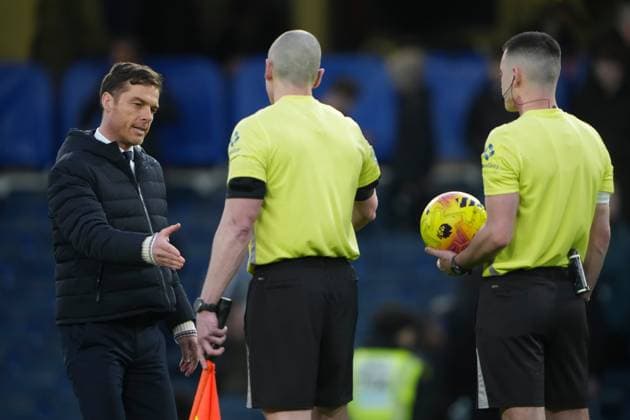 Burnley manager Scott Parker shakes hands with the official at fulltime Chelsea v Burnley, Premier League, Football, Stamford Bridge, London, UK - 21 Feb 2026London Stamford Bridge United Kingdom EDITORIAL USE ONLY No use with unauthorised audio, video, data, fixture lists, club league logos or live services. Online in-match use limited to 120 images, no video emulation. No use in betting, games or single club league player publications. Copyright: xJedxLeicester Shutterstockx 16681483an