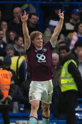 Zian Flemming of Burnley celebrates scoring the equalising goal Chelsea v Burnley, Premier League, Football, Stamford Bridge, London, UK - 21 Feb 2026London Stamford Bridge United Kingdom EDITORIAL USE ONLY No use with unauthorised audio, video, data, fixture lists, club league logos or live services. Online in-match use limited to 120 images, no video emulation. No use in betting, games or single club league player publications. Copyright: xJedxLeicester Shutterstockx 16681483ai