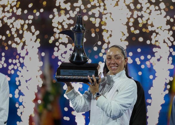 Jessica Pegula mit dem Pokal, Trophäe, Siegerehrung, Presentation Dubai Duty Free Tennis Championships, Dubai, U.A.E. Copyright: xJuergenxHasenkopfx