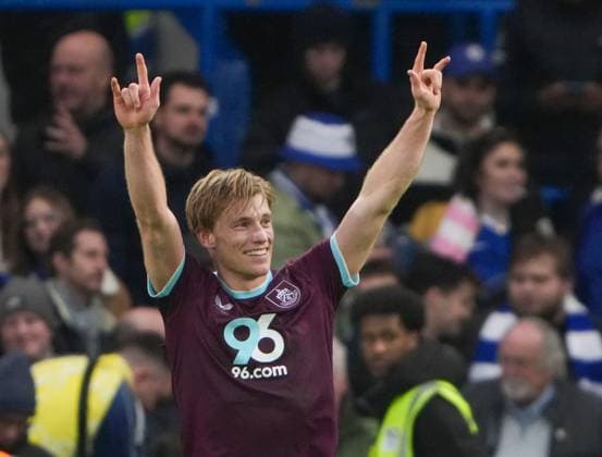 Zian Flemming of Burnley celebrates scoring the equalising goal Chelsea v Burnley, Premier League, Football, Stamford Bridge, London, UK - 21 Feb 2026London Stamford Bridge United Kingdom EDITORIAL USE ONLY No use with unauthorised audio, video, data, fixture lists, club league logos or live services. Online in-match use limited to 120 images, no video emulation. No use in betting, games or single club league player publications. Copyright: xJedxLeicester Shutterstockx 16681483aq
