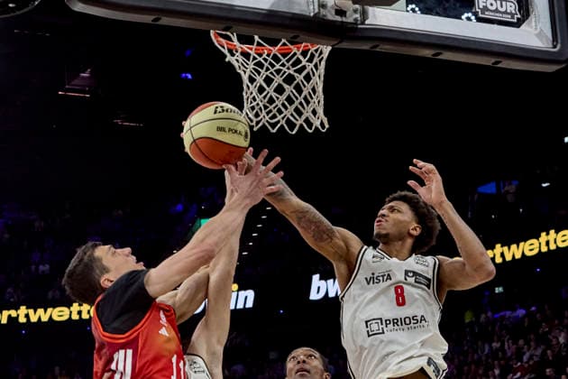 Deutsche Basketball BBL Pokal, FC Bayern München Basketball vs BMA365 Bamberg BASKETS, München FC Bayern Basketball, Bamberg Baskets MBA365, 2026-02-21 in München (SAP Garden) LUCIC Vladimir (FC Bayern Basketball Small Forward (SF) Nr11-FCBB11), BALINT Richard (BMA365 Bamberg BASKETS Point Guard (PG) Nr11-BAM11), DEMONIA Demarcus (BMA365 Bamberg BASKETS Power Forward (PF) Nr8-BAM8) sportworld München SAP Garden Bayern Deutschland