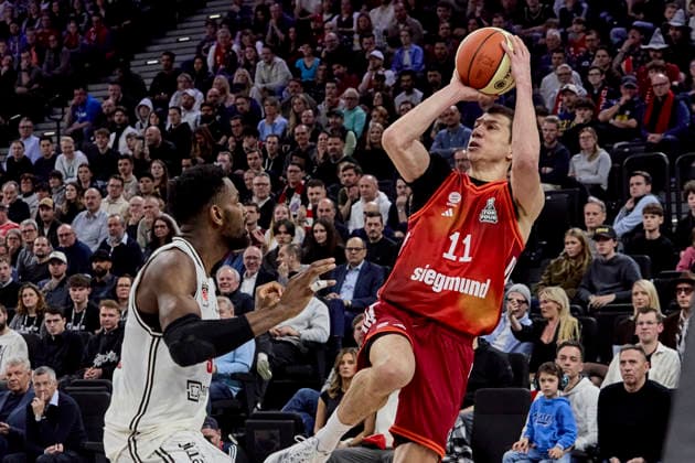 Deutsche Basketball BBL Pokal, FC Bayern München Basketball vs BMA365 Bamberg BASKETS, München FC Bayern Basketball, Bamberg Baskets MBA365, 2026-02-21 in München (SAP Garden) ONU Ejiofor (BMA365 Bamberg BASKETS Center (C) Nr35-BAM35), LUCIC Vladimir (FC Bayern Basketball Small Forward (SF) Nr11-FCBB11) sportworld München SAP Garden Bayern Deutschland
