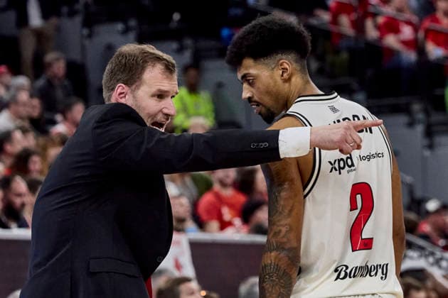 Deutsche Basketball BBL Pokal, FC Bayern München Basketball vs BMA365 Bamberg BASKETS, München FC Bayern Basketball, Bamberg Baskets MBA365, 2026-02-21 in München (SAP Garden) GAVEL Anton (BMA365 Bamberg BASKETS Headcoach BAMHC), WATSON Ibi (BMA365 Bamberg BASKETS Small Forward (SF) Nr2-BAM2) sportworld München SAP Garden Bayern Deutschland