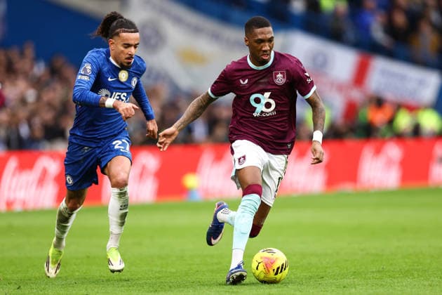 Chelsea v Burnley 21 February 2026, London - Premier League Football - Chelsea v Burnley - Jaidon Anthony of Burnley - Photo: Jacques Feeney Offside. London UK Copyright: xJacquesxFeeneyx xOffsidexOffside
