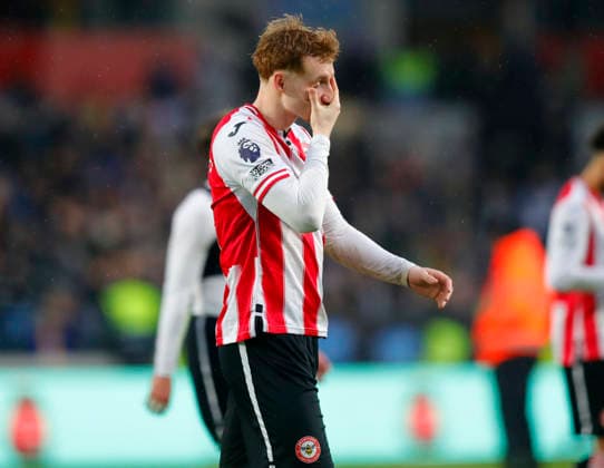 Brentford v Brighton and Hove Albion, London, UK - 21 Feb 2026 Sepp Van Den Berg of Brentford looks dejected after losing during the Premier League match between Brentford and Brighton and Hove Albion at Gtech Community Stadium, London on 21 February 2026 ( London Gtech Community Stadium London England Copyright: xTomxCusden PPAUKx PPA-250193