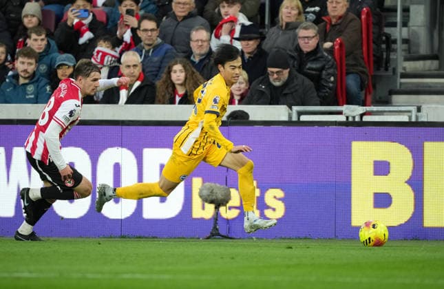 Brentford v Brighton and Hove Albion, Premier League, Football, Gtech Community Stadium, Brentford, London, UK - 21 Feb 2026 Kaoru Mitoma of Brighton runs the ball. London Gtech Community Stadium Brentford UK, UK NEWSPAPERS OUT Copyright: xSeanxRyanx