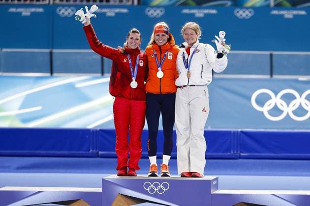 MILAN , 21-02-2026 , Milano Speed skating, Eisschnelllauf Stadium , Olympic Winter games, Winterspiele,Spiele, Summer games 2026 - Speed Skating mass start final ladies, Picture shows Ivanie Blondin (silver) Marijke Groenewoud (gold), Mia Manganello (bronze) Olympic Winter Games 2026 - Speed Skating mass start  x201787798x Copyright: