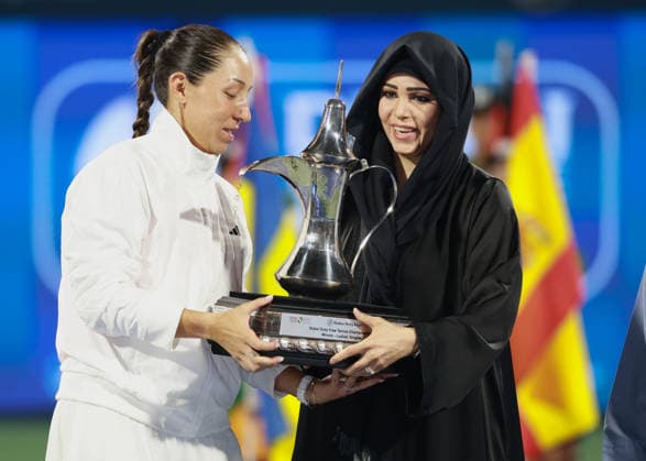 Sheikha Latifa ueberreicht Siegerin Jessica Pegula den Pokal, Siegerehrung, Presentation Dubai Duty Free Tennis Championships, Dubai, U.A.E. Copyright: xJuergenxHasenkopfx