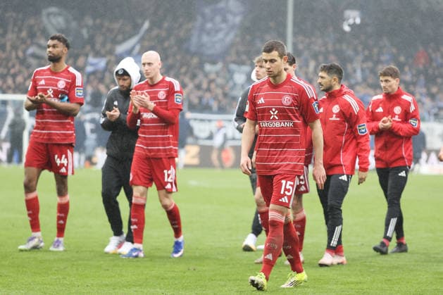 21.02.2026, xtvx, Fussball 2.Bundesliga, SV Darmstadt 98 - Fortuna Duesseldorf v.l. Tim Oberdorf (Fortuna Duesseldorf) enttaeuscht, enttaeuscht schauend, dissapointed nach dem Spiel, after the match (DFL DFB REGULATIONS PROHIBIT ANY USE OF PHOTOGRAPHS as IMAGE SEQUENCES and or QUASI-VIDEO) Darmstadt