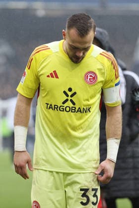 21.02.2026, xtvx, Fussball 2.Bundesliga, SV Darmstadt 98 - Fortuna Duesseldorf v.l. Torwart Florian Kastenmeier (Fortuna Duesseldorf) nach dem Spiel, after the match enttaeuscht, enttaeuscht schauend, dissapointed (DFL DFB REGULATIONS PROHIBIT ANY USE OF PHOTOGRAPHS as IMAGE SEQUENCES and or QUASI-VIDEO) Darmstadt