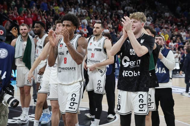 Die Spieler von BMA365 Bamberg Baskets bejubeln den Sieg, Emotionen, GER, FC Bayern Basketball vs. BMA365 Bamberg Baskets, Basketball, BBL Pokal, BMW TOP FOUR, Halbfinale, Saison 2025 2026, 21.02.2026, GER, FC Bayern Basketball vs. BMA365 Bamberg Baskets, Basketball, BBL Pokal, BMW TOP FOUR, Halbfinale, Saison 2025 2026, 21.02.2026 Muenchen Copyright: xEibner-Pressefoto JennixMaulx EP_JML