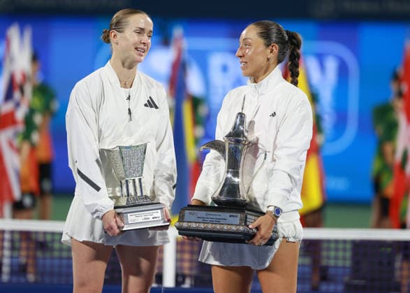 Siegerin Jessica Pegula und Finalistin Elina Svitolina, Siegerehrung, Presentation Dubai Duty Free Tennis Championships, Dubai, U.A.E. Copyright: xJuergenxHasenkopfx