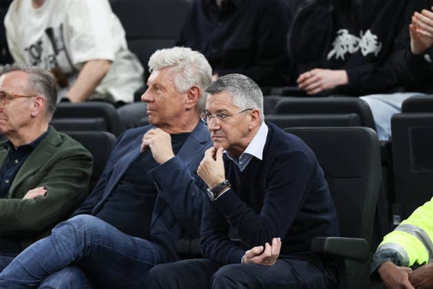 Herbert Hainer (FC Bayern Muenchen, Praesident) enttaeuscht nach der Niederlage, mit Dieter Reiter, GER, FC Bayern Basketball vs. BMA365 Bamberg Baskets, Basketball, BBL Pokal, BMW TOP FOUR, Halbfinale, Saison 2025 2026, 21.02.2026, GER, FC Bayern Basketball vs. BMA365 Bamberg Baskets, Basketball, BBL Pokal, BMW TOP FOUR, Halbfinale, Saison 2025 2026, 21.02.2026 Muenchen Copyright: xEibner-Pressefoto JennixMaulx EP_JML