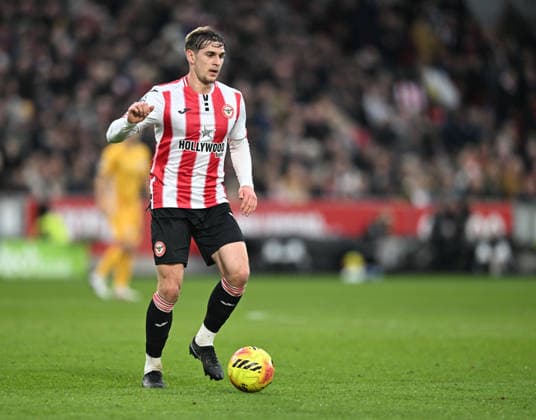 21st February 2026; Gtech Community Stadium, Brentford, London, England; Premier League Football, Brentford versus Brighton and Hove Albion; Yehor Yarmolyuk of Brentford on the ball  SimonxWest Content restricted for UK based newspaper