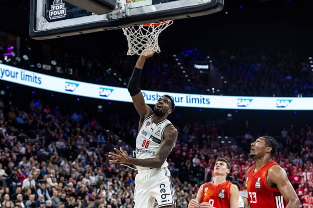 GER, BMW Top Four, Basketball BBL Pokal, Halbfinale, FC Bayern München Basketball - BMA365 Bamberg Baskets. 21.02.2026, SAP Garden, München, GER, BMW Top Four, Basketball BBL Pokal, Halbfinale, FC Bayern München Basketball - BMA365 Bamberg Baskets. Ejiofor Onu (BMA365 Bamberg Baskets, 35) Foto Alexander Trienitz München SAP Garden Bayern Deutschland