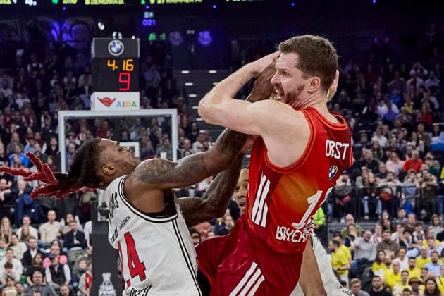 Deutsche Basketball BBL Pokal, FC Bayern München Basketball vs BMA365 Bamberg BASKETS, München FC Bayern Basketball, Bamberg Baskets MBA365, 2026-02-21 in München (SAP Garden) OBST Andreas (FC Bayern Basketball Shooting Guard (SG) Nr13-FCBB13), WILLIAMS Cobe (BMA365 Bamberg BASKETS Point Guard (PG) Nr24-BAM24) sportworld München SAP Garden Bayern Deutschland