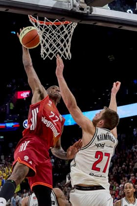 Deutsche Basketball BBL Pokal, FC Bayern München Basketball vs BMA365 Bamberg BASKETS, München FC Bayern Basketball, Bamberg Baskets MBA365, 2026-02-21 in München (SAP Garden) MIKE Isiaha (FC Bayern Basketball Power Forward (PF) Nr22-FCBB22), KRIMMER Moritz (BMA365 Bamberg BASKETS Power Forward (PF) Nr27-BAM27) sportworld München SAP Garden Bayern Deutschland