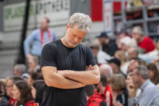 Eric Detlev (Tigers Tuebingen, Head Coach) ist nicht zufrieden. Bayer Giants Leverkusen vs. Tigers Tuebingen, Basketball, Barmer 2. Basketballbundesliga, 24. Spieltag, Saison 2025 2026, 21.02.2026 Bayer Giants Leverkusen vs. Tigers Tuebingen, Basketball, Barmer 2. Basketballbundesliga, Pro A, 24. Spieltag, Saison 2025 2026, 21.02.2026 Leverkusen Copyright: xEibner-Pressefoto ThomasxHaeslerx EP_THR