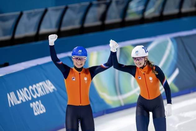 MILAN (L-R) Marijke Groenewoud and Benthe Kerkhoff celebrate Marijke Groenewoud s gold medal after winning the mass start final at the Milan Ice Park during the Winter Olympics in Milan and Cortina d Ampezzo. ROBIN VAN LONKHUIJSEN ANP xVIxANPxSportx xxANPxIVx 551382021 originalFilename: 551382021.jpg