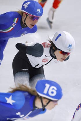 Milan Cortina Olympics: Speed skating, Eisschnelllauf Japanese speed skater Ayano Sato (C) competes in the women s mass start final at the Milan Cortina Olympics on Feb. 21, 2026, at Milano Speed Skating Stadium in Milan.  A14AA0005311880P