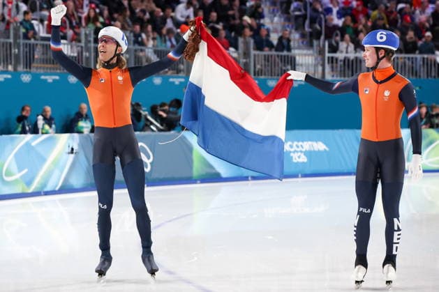 ITALY, MILAN - FEBRUARY 21, 2026: Jorrit Bergsma (L) of the Netherlands celebrates his victory in the men s mass start Speed skating, Eisschnelllauf final at Milano Speed Skating Stadium during the 2026 Winter Olympic Games, Olympische Spiele, Olympia, OS 2026 Winter Olympics: Speed Skating  - ZUMAt113 20260221_zaa_t113_642 Copyright: xPeterxKovalevx