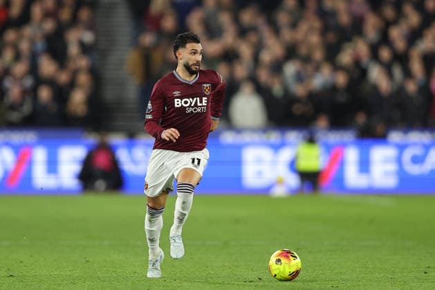 21st February 2026; London Stadium, London, England; Premier League Football, West Ham United versus Bournemouth; Taty Castellanos of West Ham United on the ball  KatiexChan Content restricted for UK based newspaper