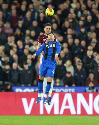 London, England, February 21 2026: Konstantinos Mavropanos (15 West Ham United) and Evanilson (9 AFC Bournemouth) jump for a header during the Premier League game between West Ham United and AFC Bournemouth at London Stadium in London, England. (Photo by Jay Patel Sports Press Photo SPP) Copyright: xJayxPatel SportsxPressxPhoto SPPx Sportspressphoto_SPR95610