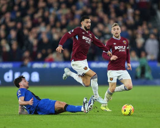 London, England, February 21 2026: Valentin Castellanos (11 West Ham United) jumps over a tackle by Marcos Senesi (5 AFC Bournemouth) during the Premier League game between West Ham United and AFC Bournemouth at London Stadium in London, England. (Photo by Jay Patel Sports Press Photo SPP) Copyright: xJayxPatel SportsxPressxPhoto SPPx Sportspressphoto_SPR95612