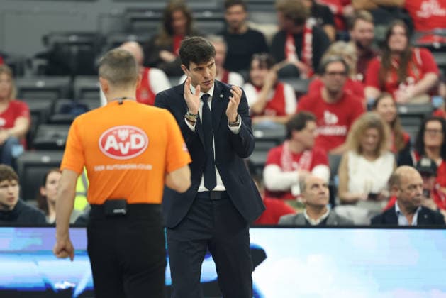 Pedro Calles (Alba Berlin, Chef-Trainer), GER, Alba Berlin vs. EWE Baskets Oldenburg, Basketball, BBL Pokal, BMW TOP FOUR, Halbfinale, Saison 2025 2026, 21.02.2026, GER, Alba Berlin vs. EWE Baskets Oldenburg, Basketball, BBL Pokal, BMW TOP FOUR, Halbfinale, Saison 2025 2026, 21.02.2026 Muenchen Copyright: xEibner-Pressefoto JennixMaulx EP_JML